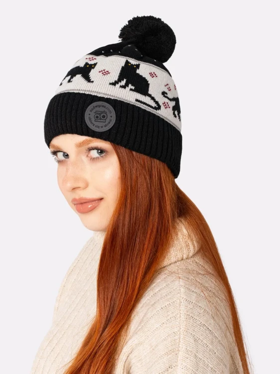 czapka-zimowa-czarne-koty-2.webp